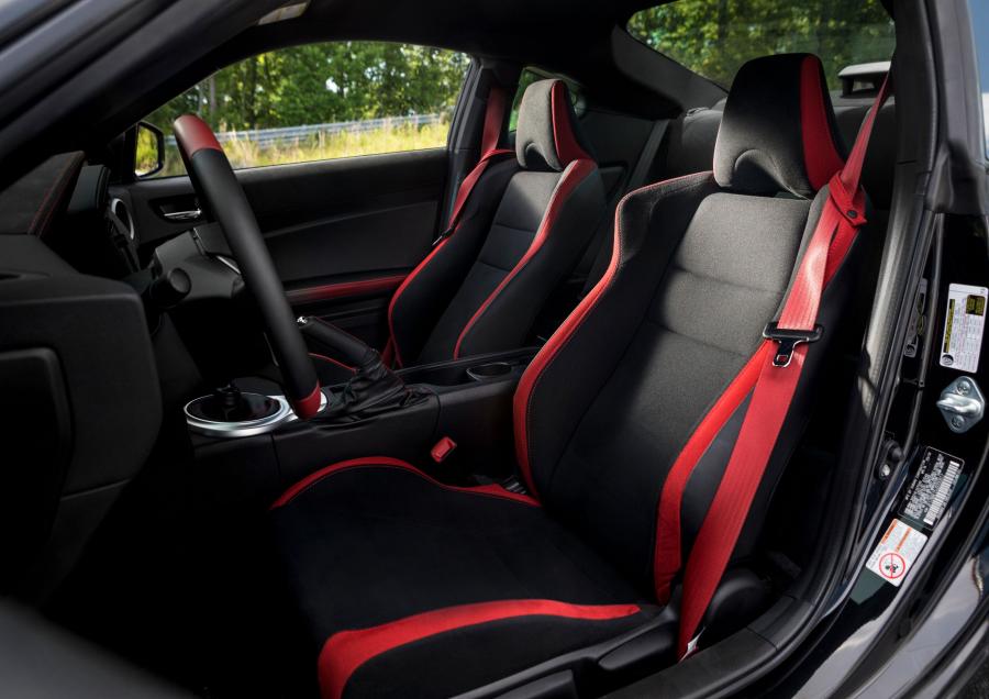 Интерьер Toyota GT 86 TRD Special Edition 2018 года  (NA) (фото 27 из 40)